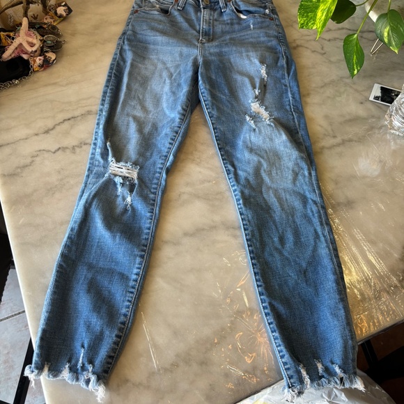 Abercrombie n fitch ripped jeans size 6 - Picture 2 of 3